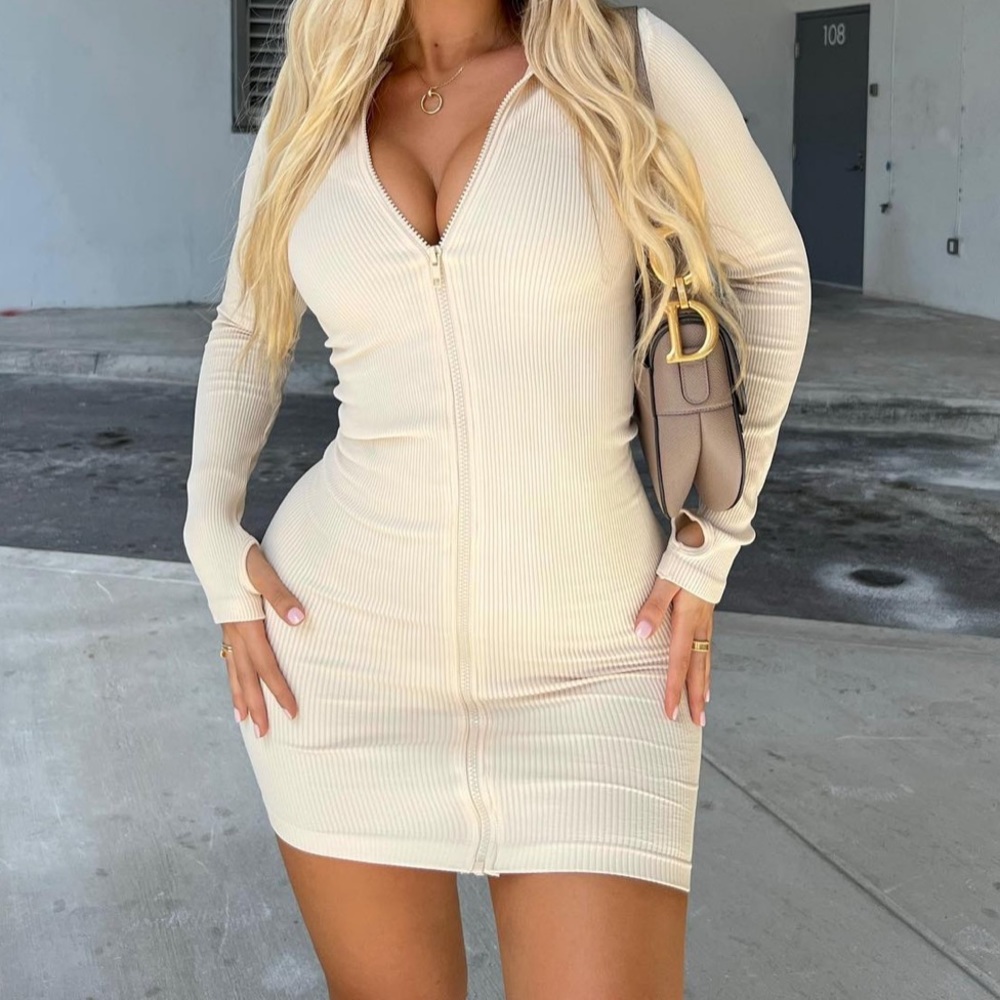 Structured contour ribs zipped through body con dress